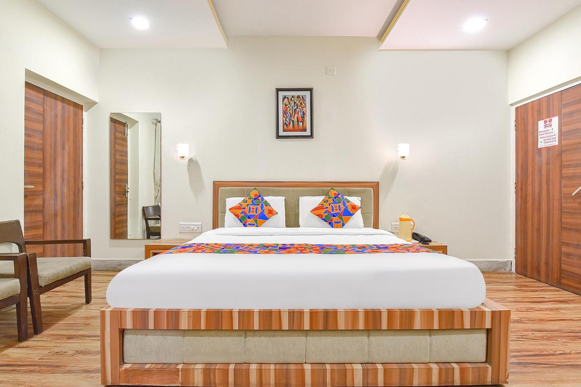 Collection O Royal Icon Hotel Udaipur Exterior photo